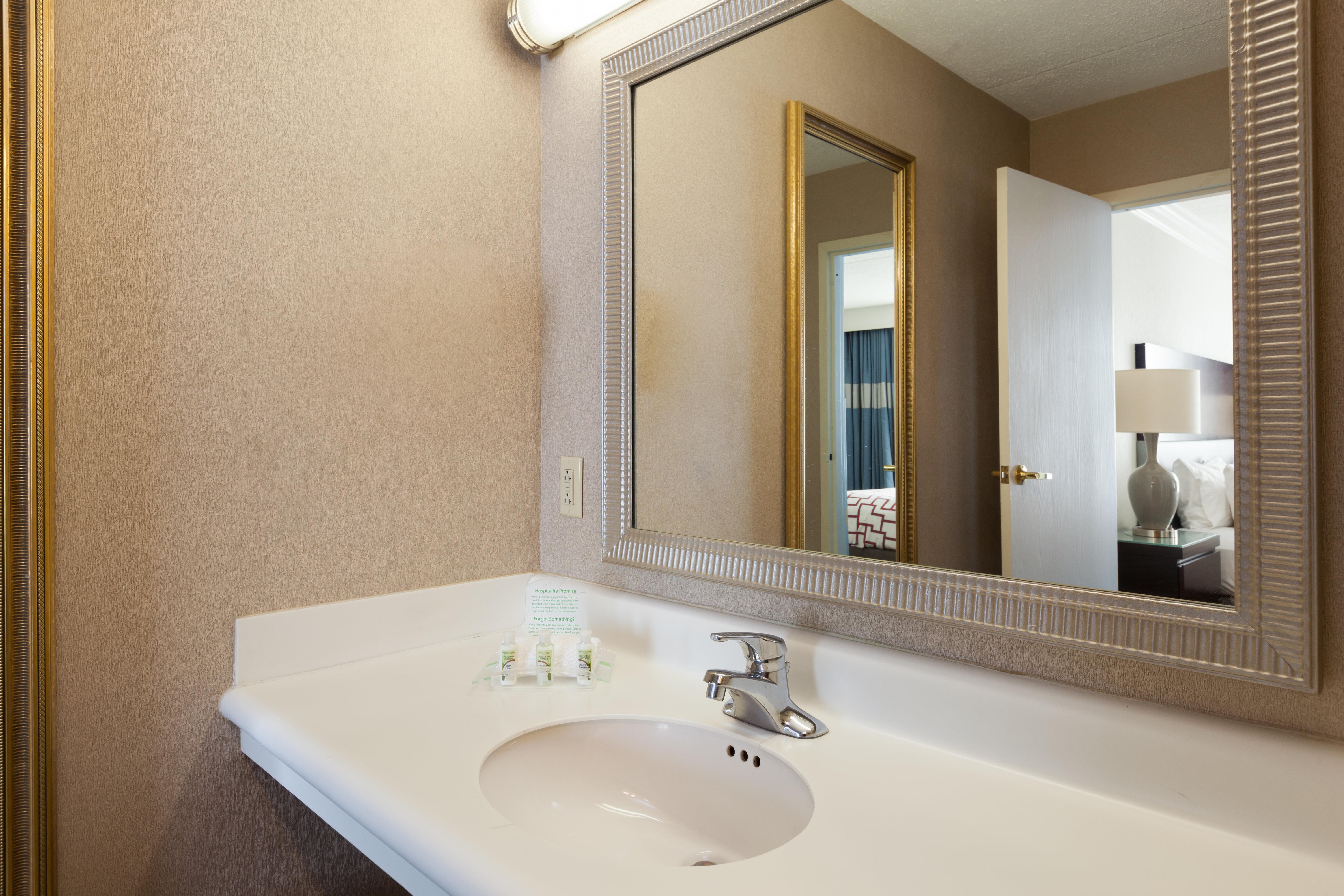 Holiday Inn Weirton-Steubenville Area Dış mekan fotoğraf