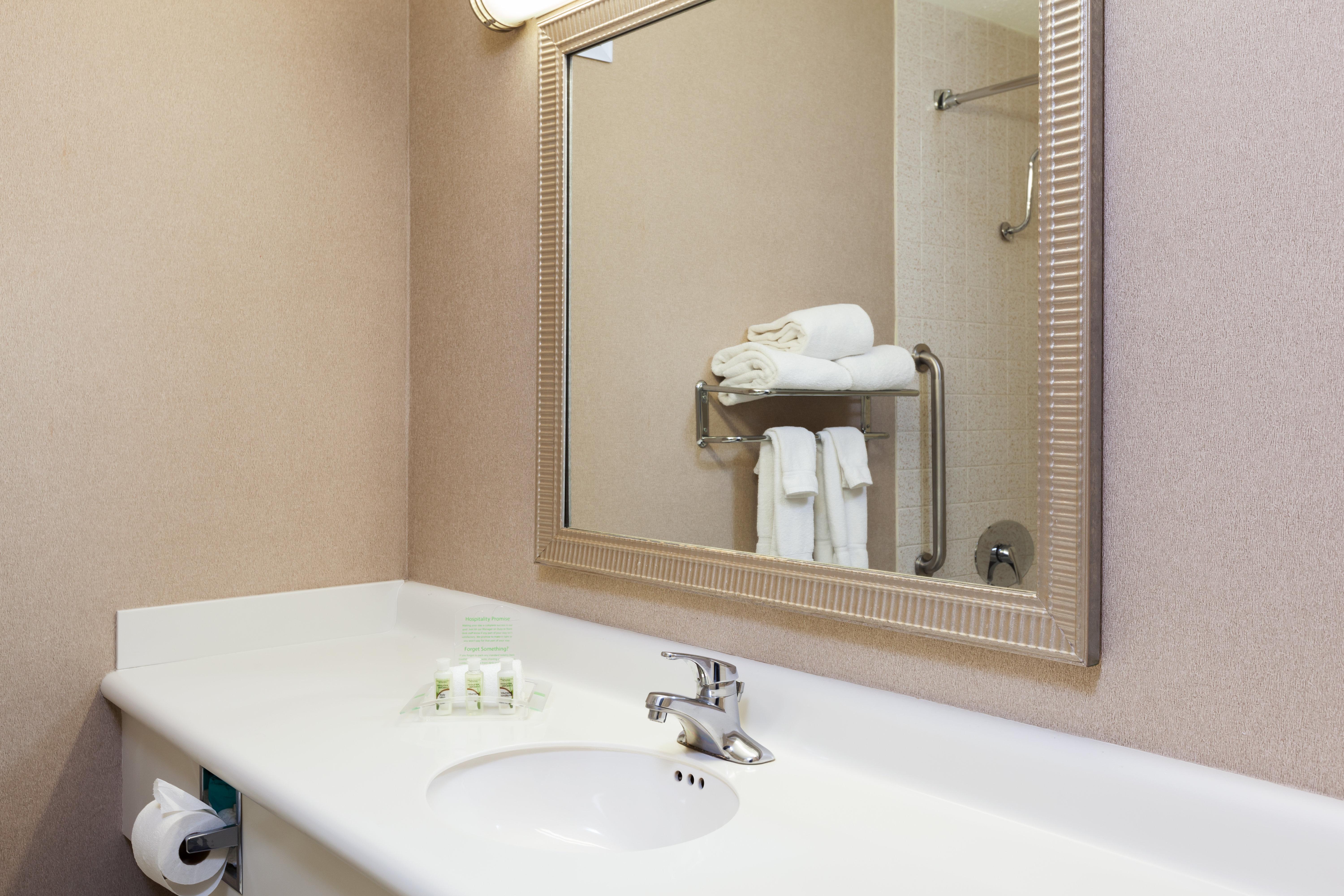 Holiday Inn Weirton-Steubenville Area Dış mekan fotoğraf