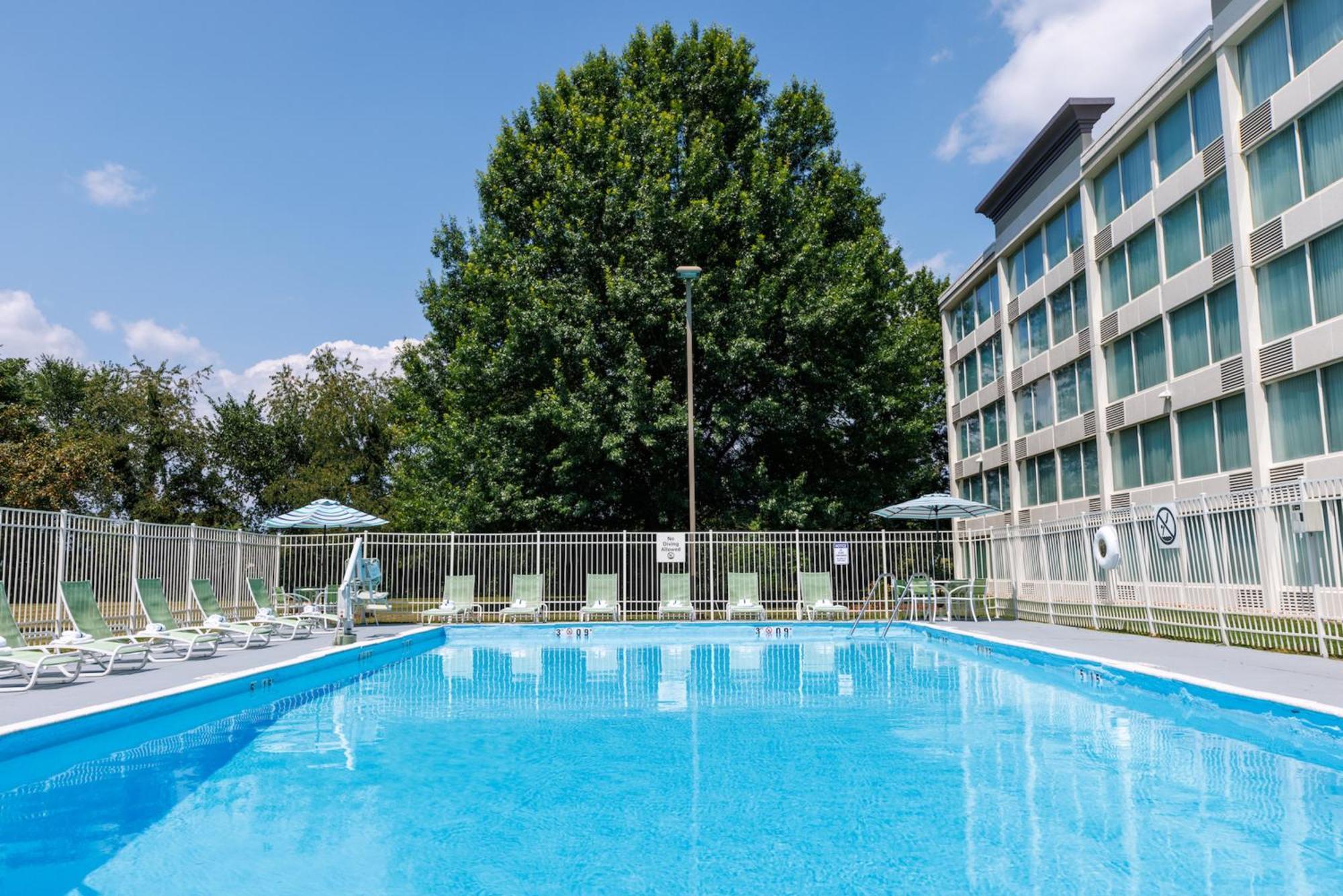 Holiday Inn Weirton-Steubenville Area Dış mekan fotoğraf
