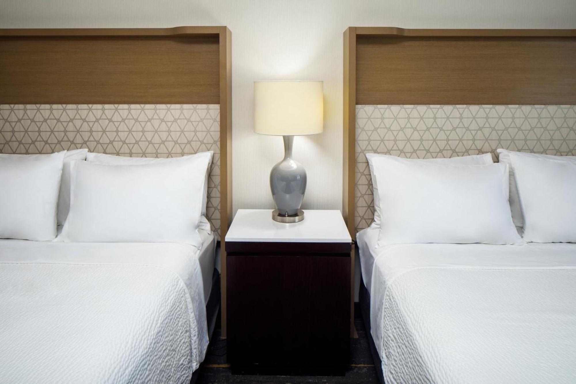 Holiday Inn Weirton-Steubenville Area Dış mekan fotoğraf