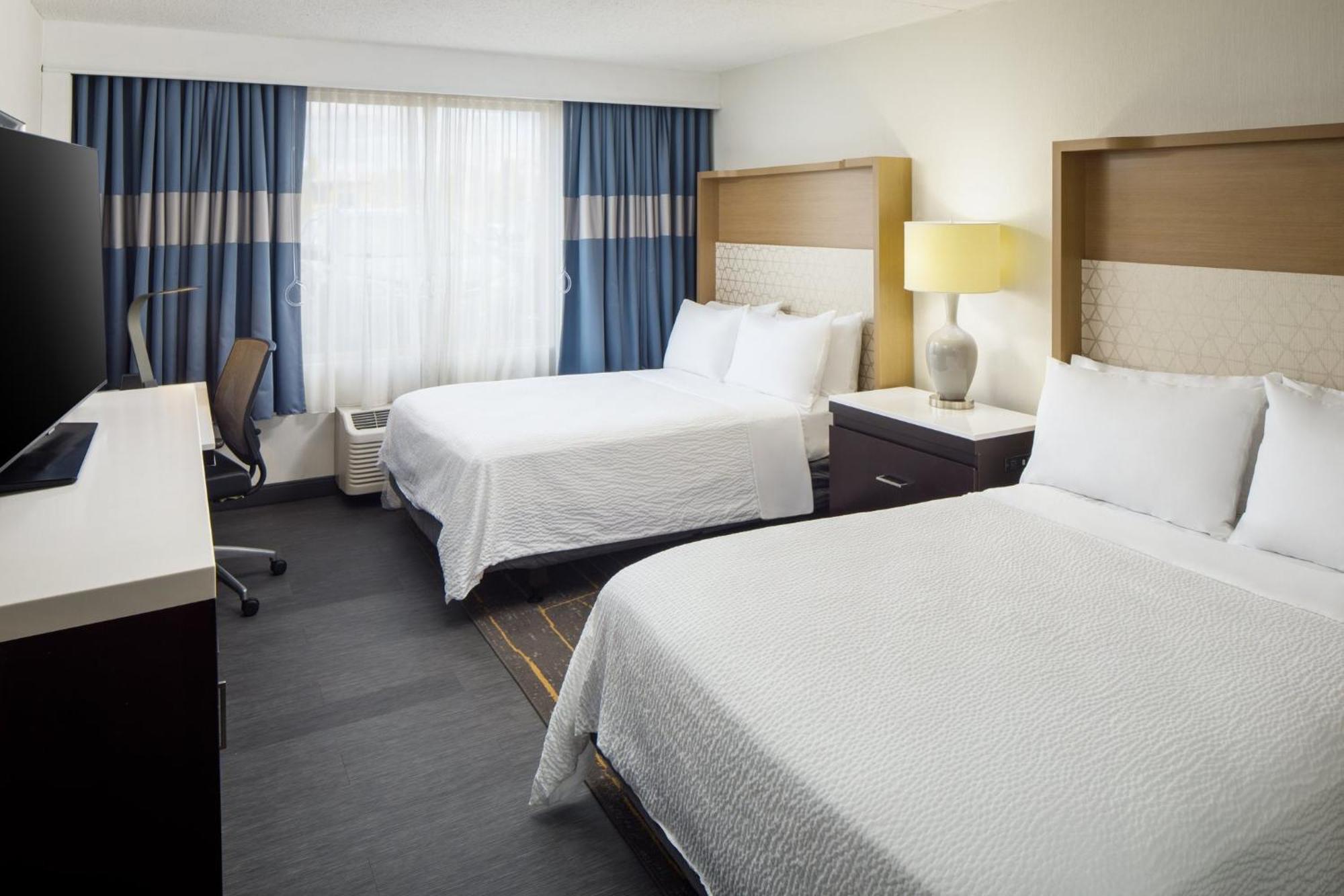 Holiday Inn Weirton-Steubenville Area Dış mekan fotoğraf