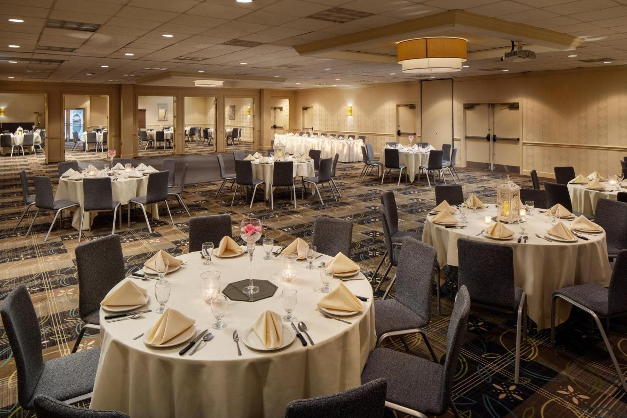 Holiday Inn Weirton-Steubenville Area Dış mekan fotoğraf