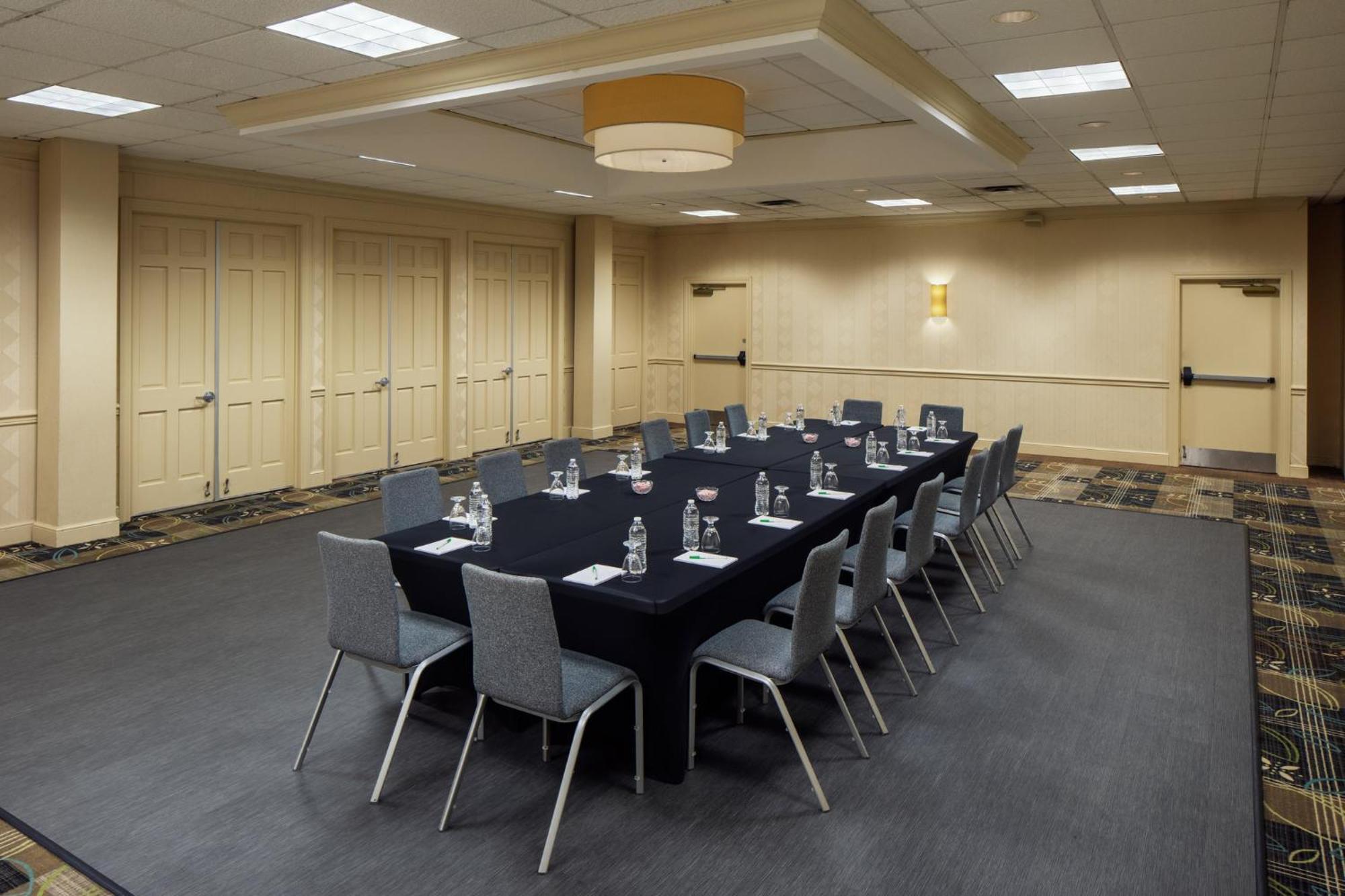 Holiday Inn Weirton-Steubenville Area Dış mekan fotoğraf