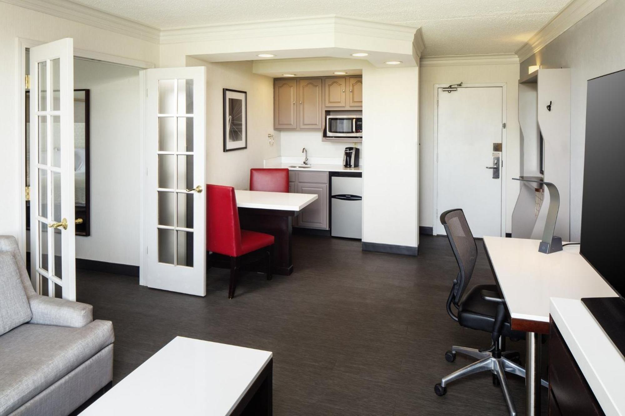 Holiday Inn Weirton-Steubenville Area Dış mekan fotoğraf