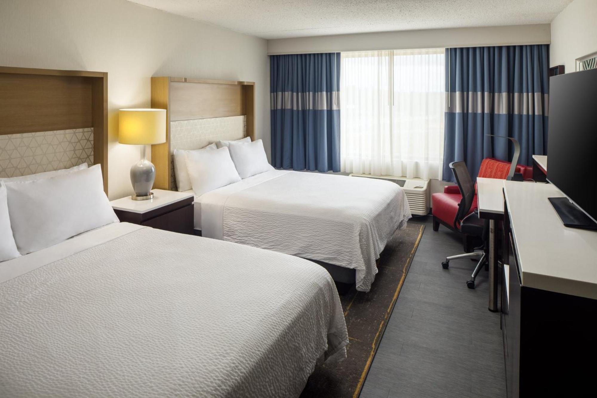 Holiday Inn Weirton-Steubenville Area Dış mekan fotoğraf