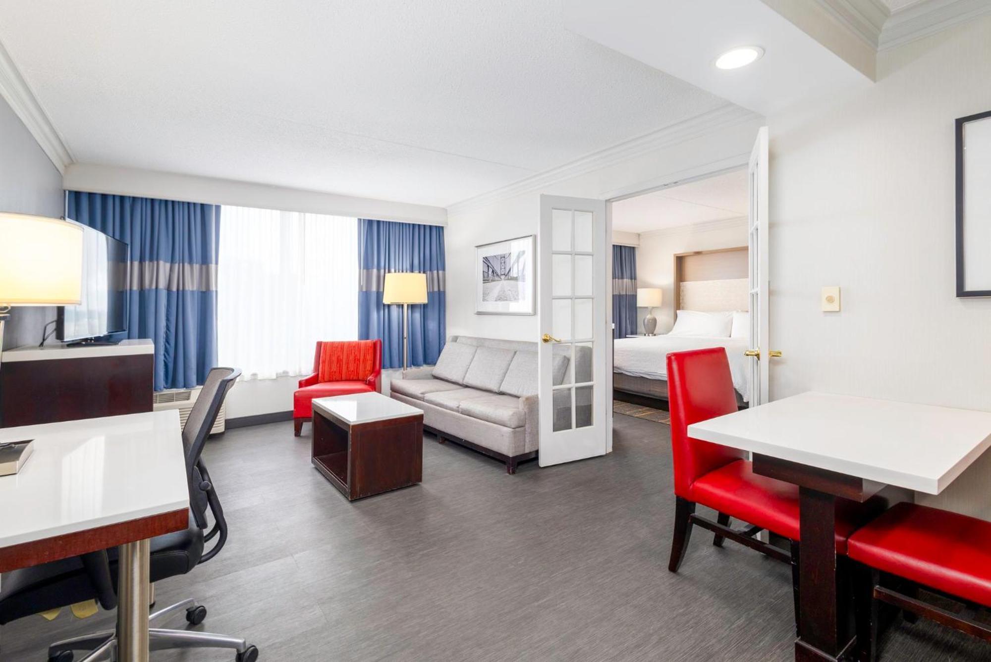 Holiday Inn Weirton-Steubenville Area Dış mekan fotoğraf