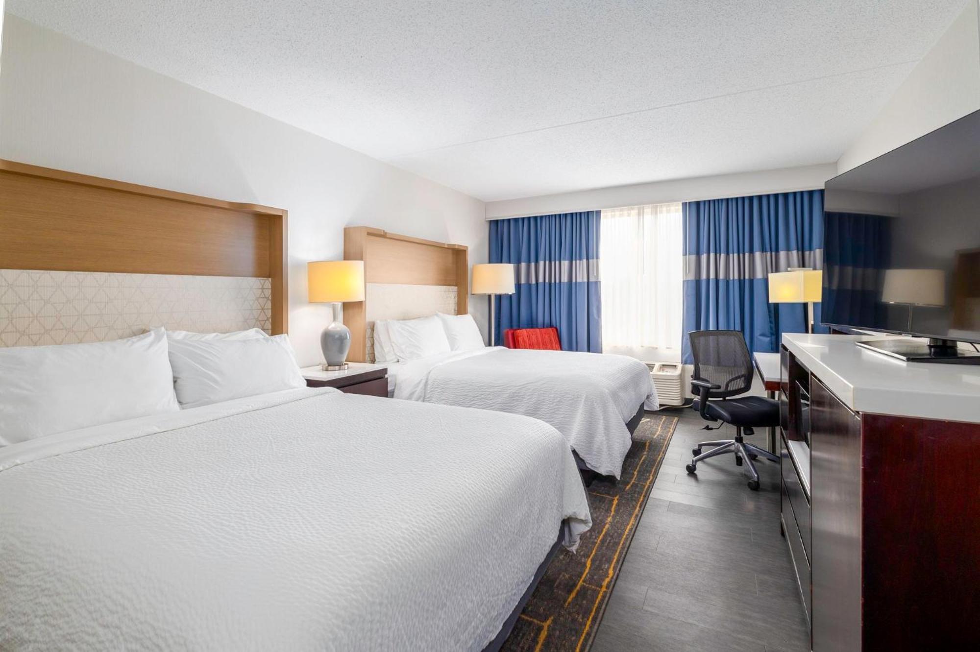 Holiday Inn Weirton-Steubenville Area Dış mekan fotoğraf