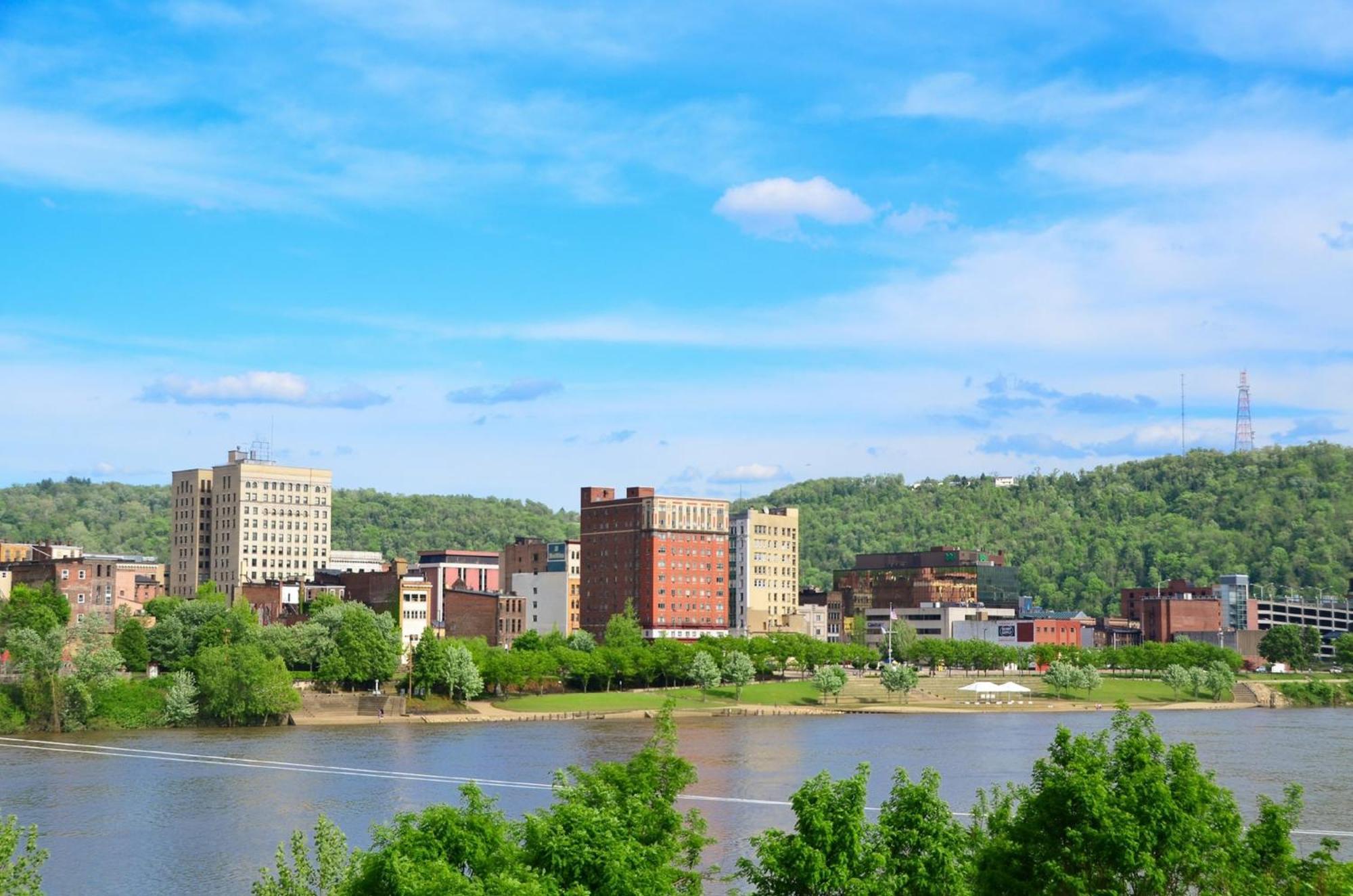 Holiday Inn Weirton-Steubenville Area Dış mekan fotoğraf